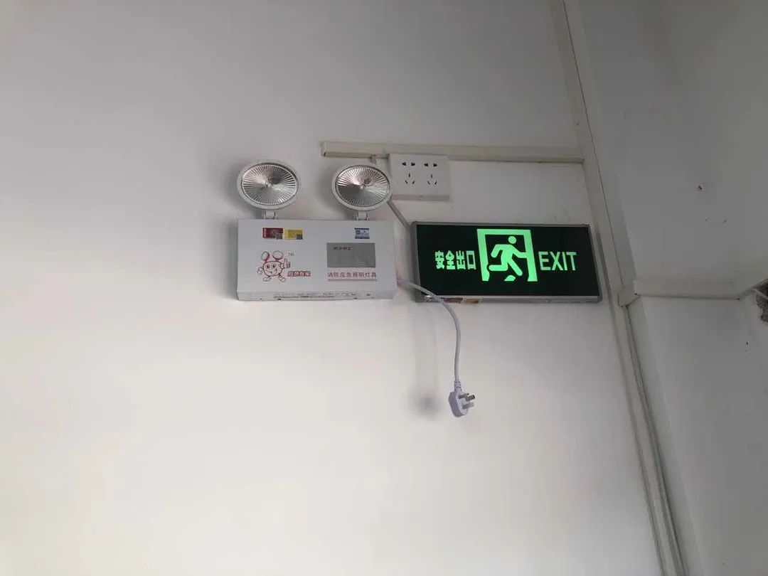 DƬ